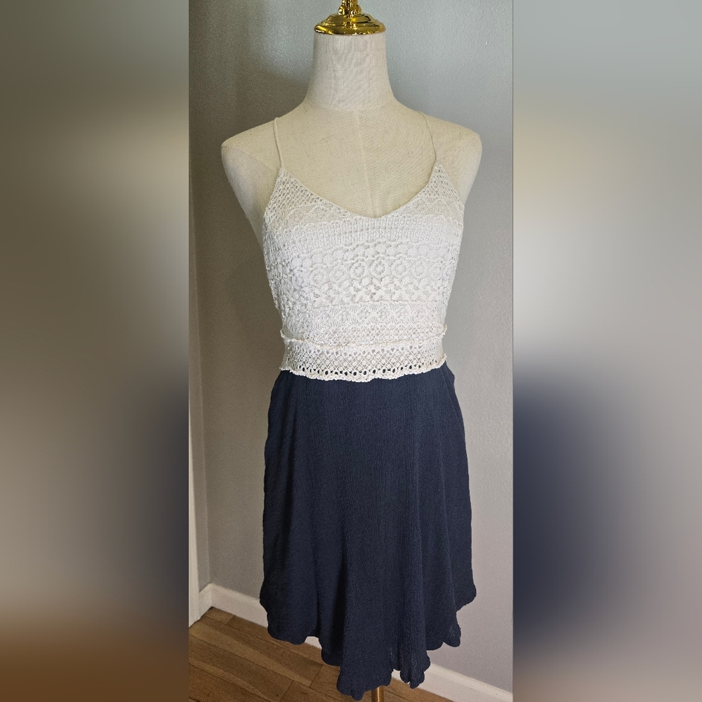 Double Zero Lace Bodice in White and Navy